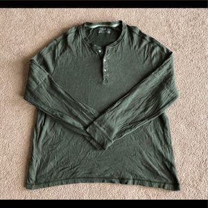 Eddie Bauer men’s long sleeve green henley